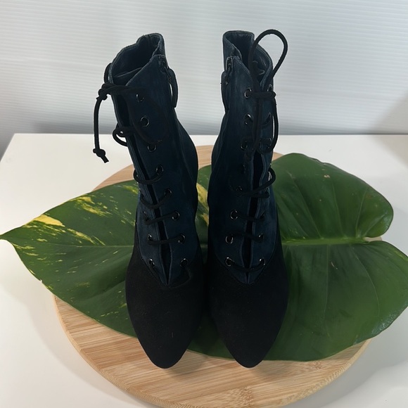 Tory Burch booties with beautiful embroidery size 5 blue - Picture 5 of 11